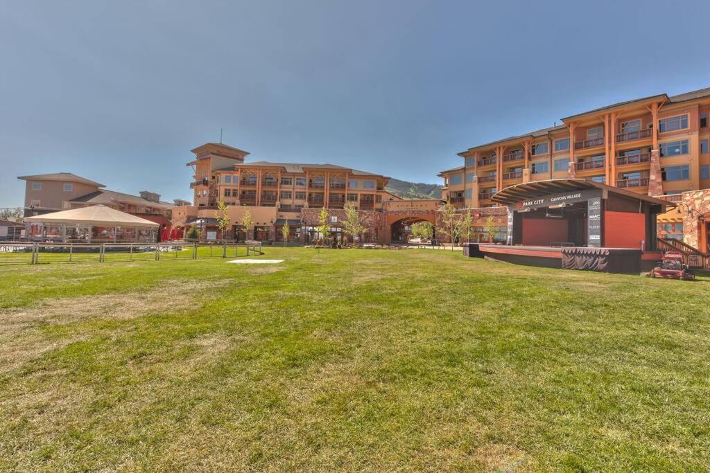 Ski In Ski Out Conde Nast And Forbes Award Winner One Bedroom Pool Hot Tub Gym 415B Park City Exterior photo